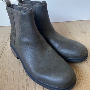 UGG Women's Harrison Chelsea Fashion Boot, Slate Leather, 9